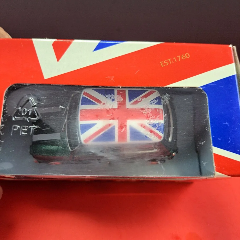 Hamleys Union Jack Mini Toy Car Green Metallic London Souvenir New (